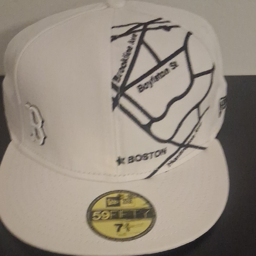 New Era 59FIFTY White with Black accents Fitted Boston Red Sox Cap Size 7 7/8